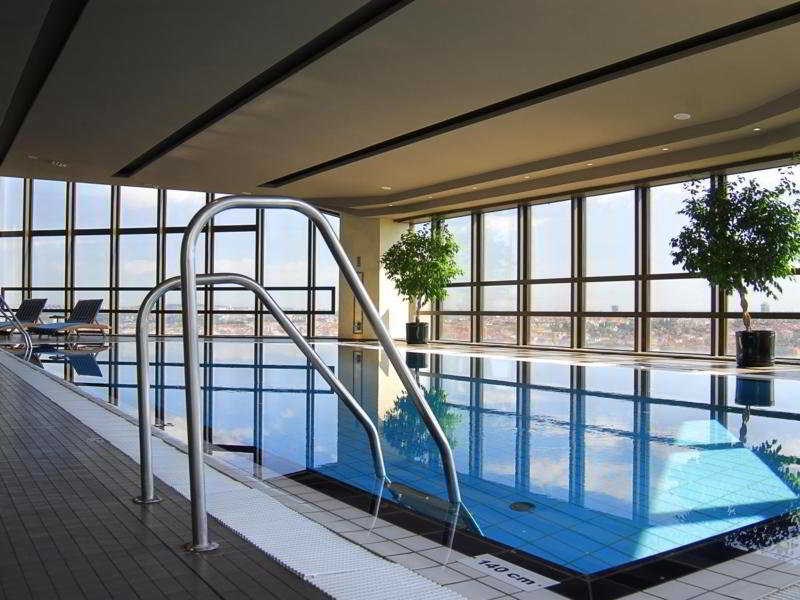 Hotel Corinthia Prague: Pool