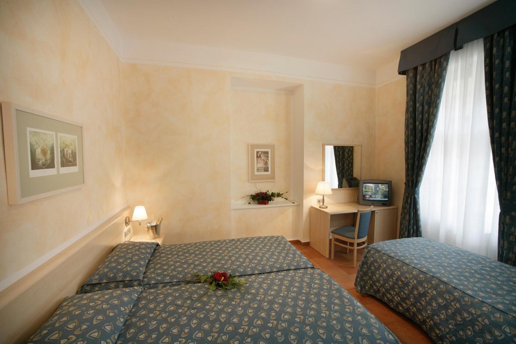 Caesar Prague: Room TRIPLE STANDARD