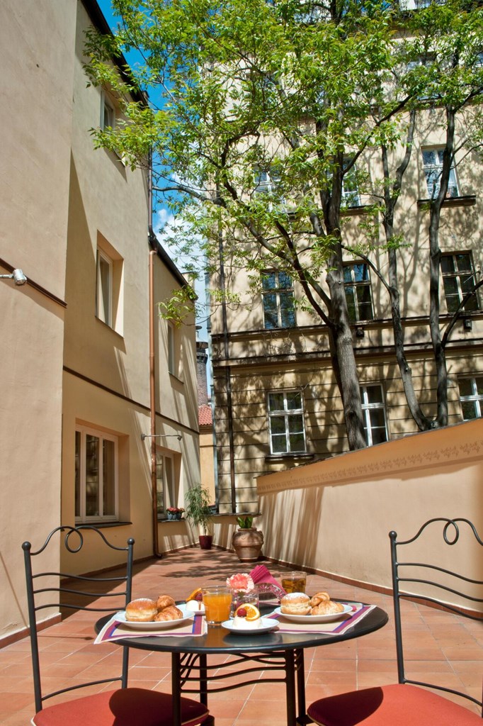 Caesar Prague: Terrace