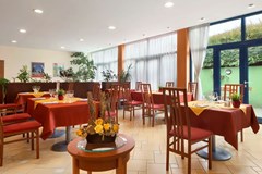 Ramada Airport Prague: General view - photo 16