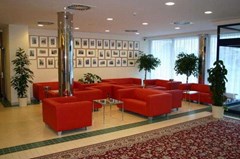 Ramada Airport Prague: Lobby - photo 8