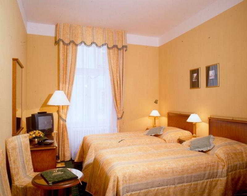 William Sivek Hotels: Room