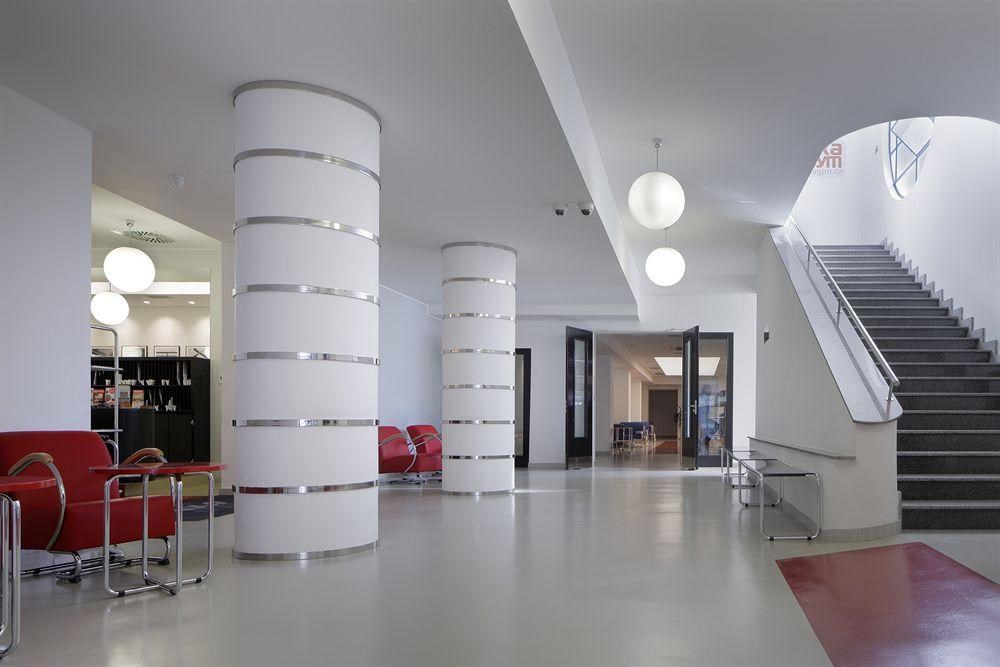 Axa: Lobby