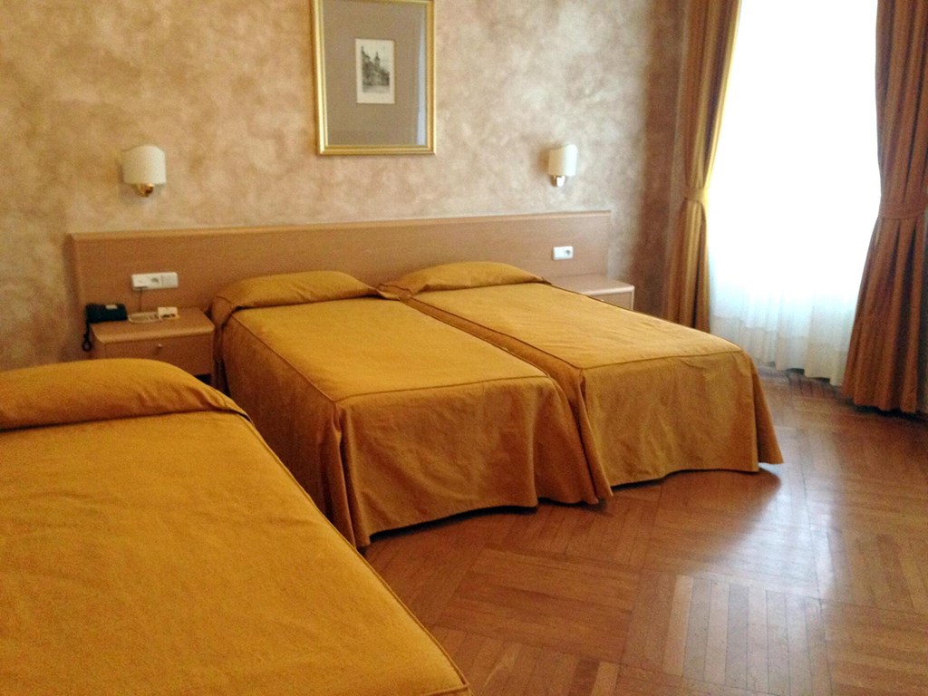 hotel Roma Prague: Room TRIPLE STANDARD