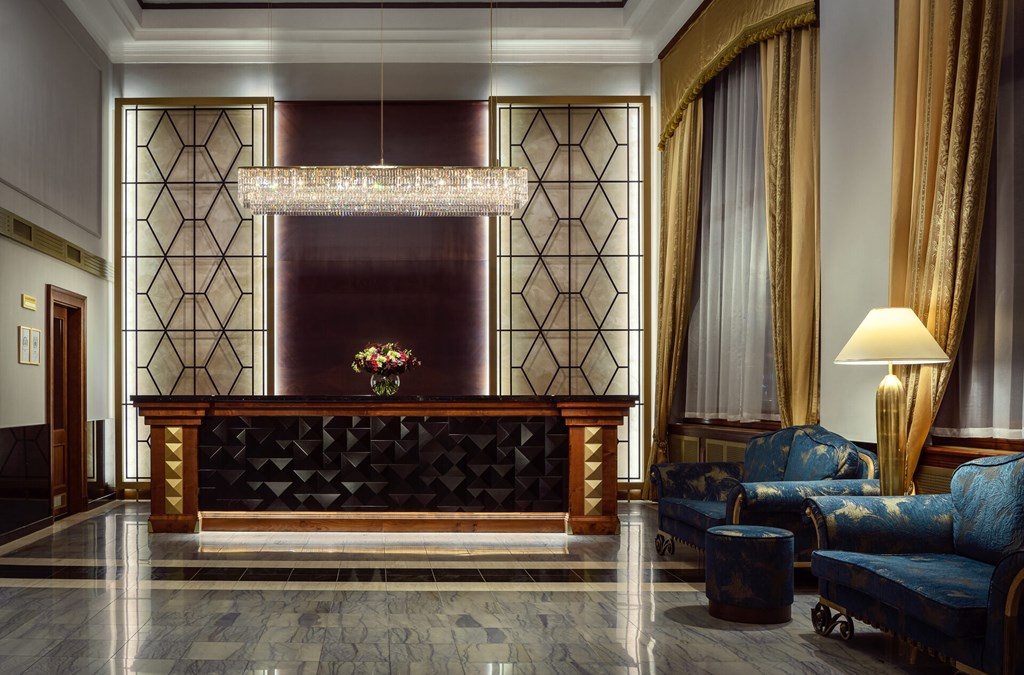 Art Deco Imperial: Lobby