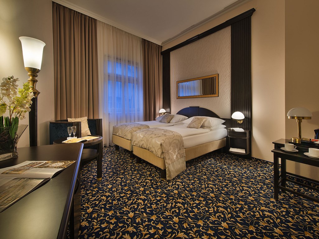 EA Hotel Royal Esprit: Room DOUBLE BUSINESS