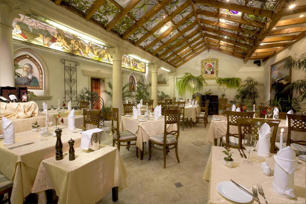 Green Garden Hotel: Restaurant