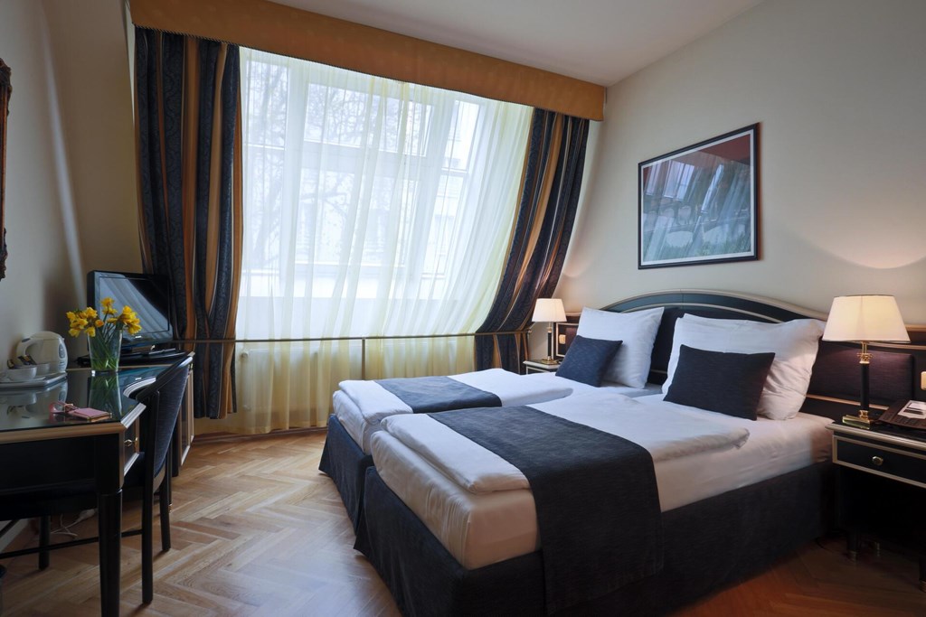 Elysee: Room Double or Twin STANDARD