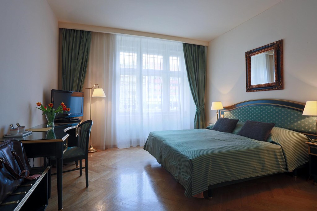 Elysee: Room Double or Twin STANDARD