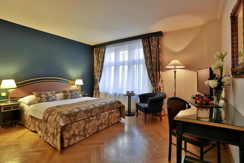 Elysee: Room Double or Twin STANDARD