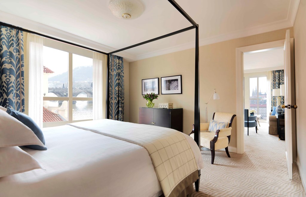 Four Seasons Hotel Prague: Room SUITE RIVER VIEW