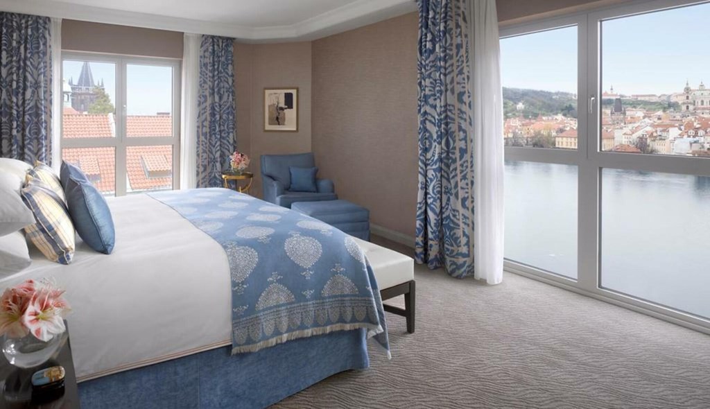 Four Seasons Hotel Prague: Room SUITE RIVER VIEW