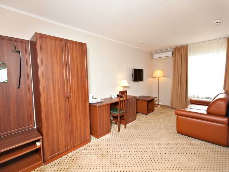Gvardeyskaya Hotel: Room