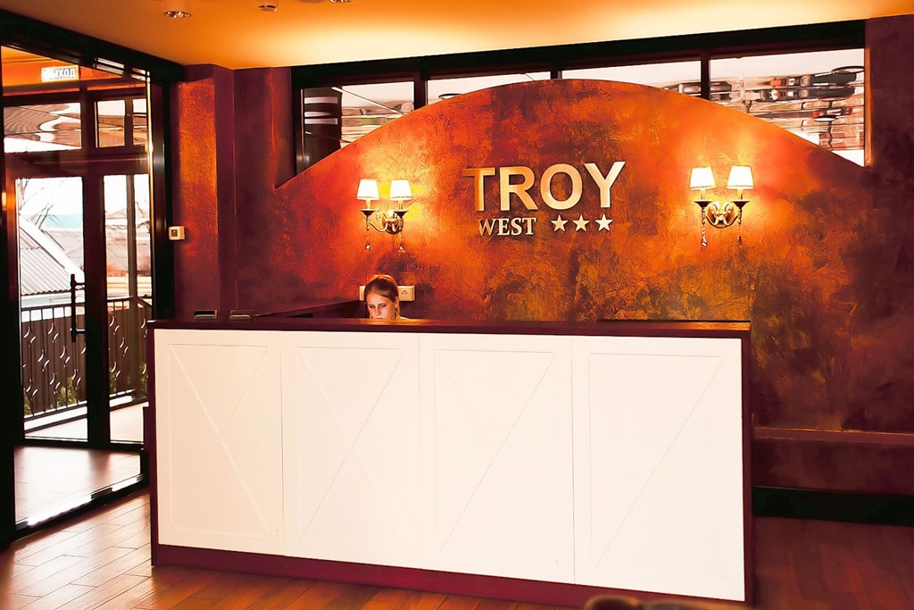 Troy West: Lobby