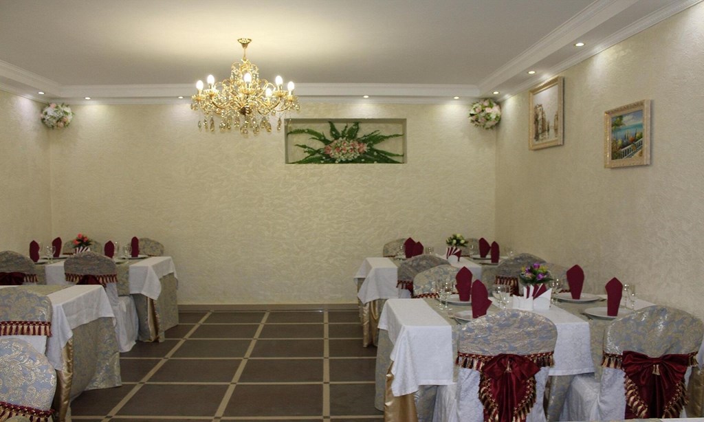 Uyut Ripsime: Restaurant