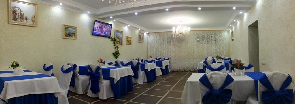 Uyut Ripsime: Restaurant