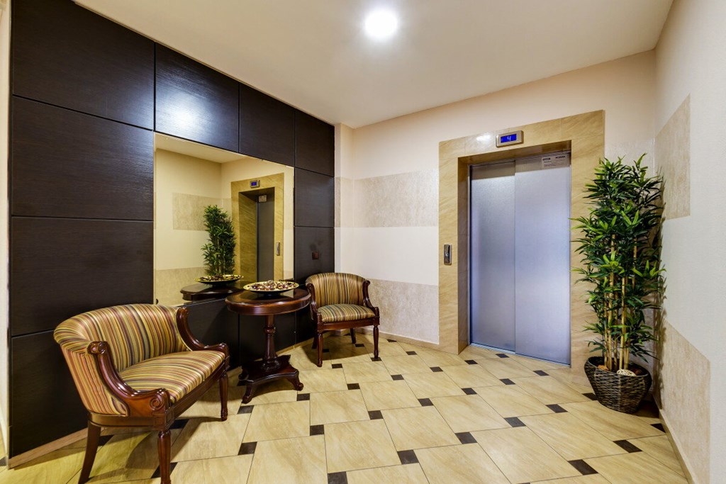 Marton Severnaya: Lobby