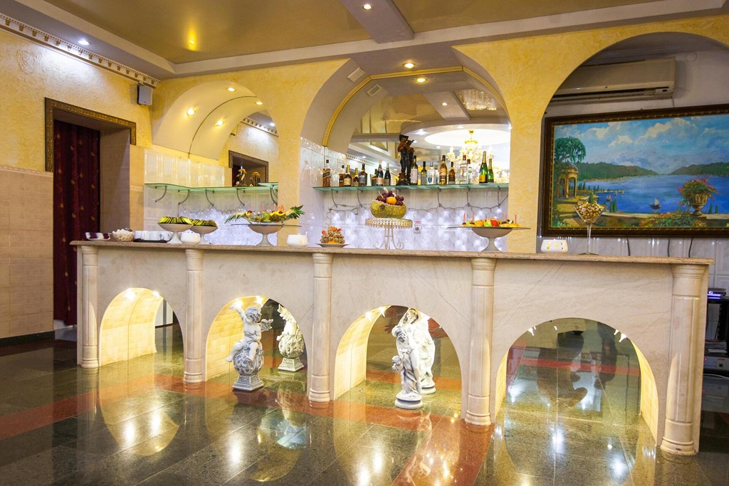 Grand Hotel Uyut: Lobby