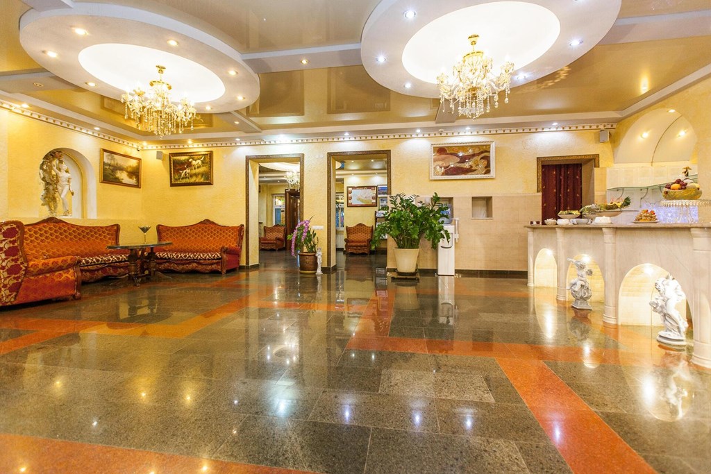 Grand Hotel Uyut: Lobby