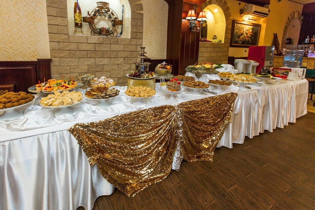 Grand Hotel Uyut: Restaurant