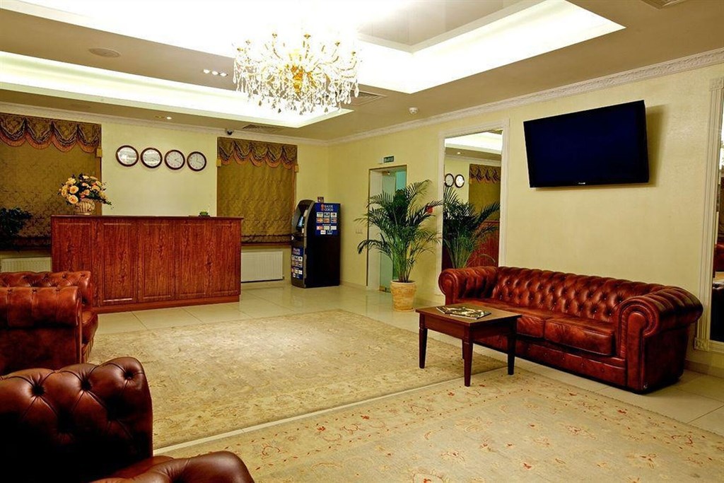 Savoy Petit: Lobby