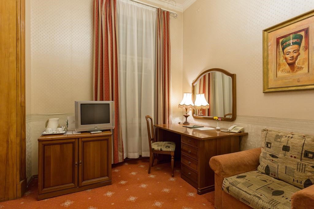 Budapest: Room JUNIOR SUITE STANDARD