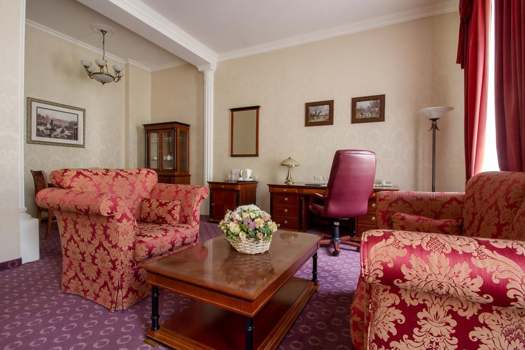 Budapest: Room SUITE BUSINESS