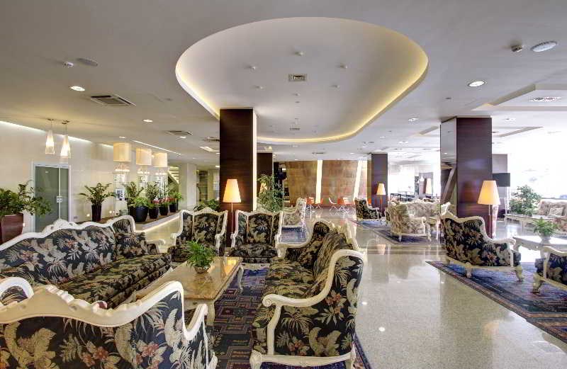 Izmailovo Alfa: Lobby