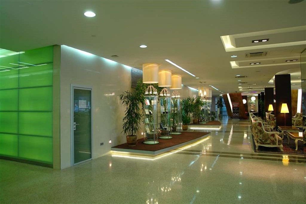 Izmailovo Alfa: Lobby