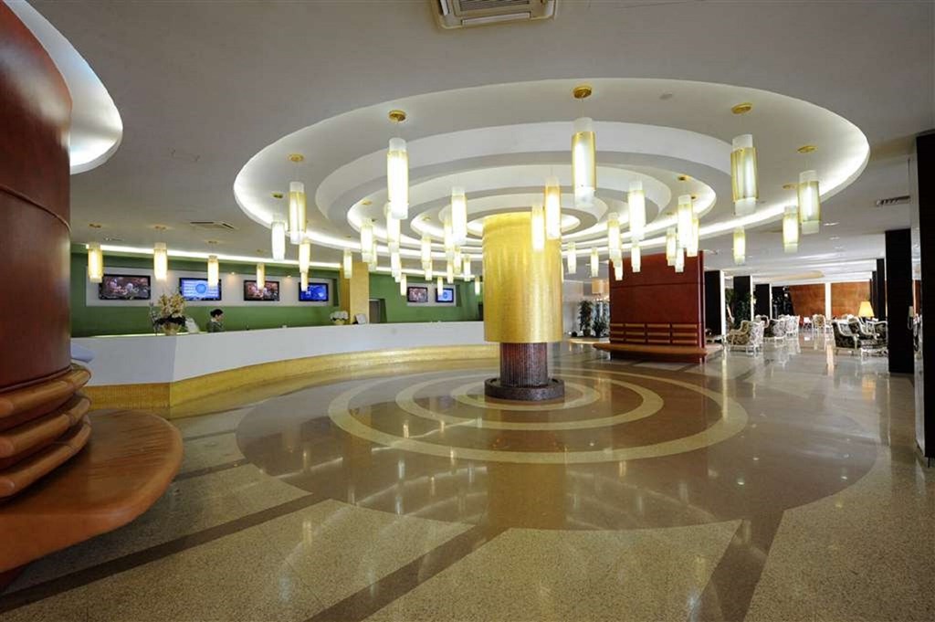 Izmailovo Alfa: Lobby