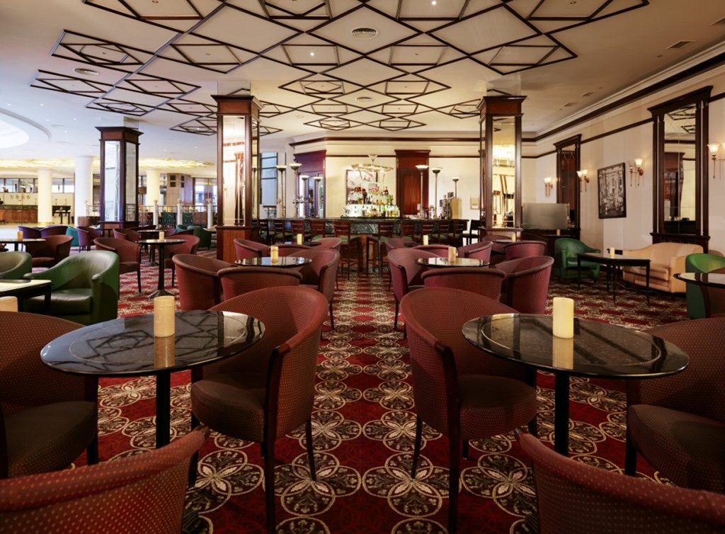 Marriott Grand Hotel: Bar