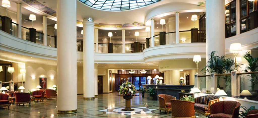 Marriott Royal Aurora: Lobby