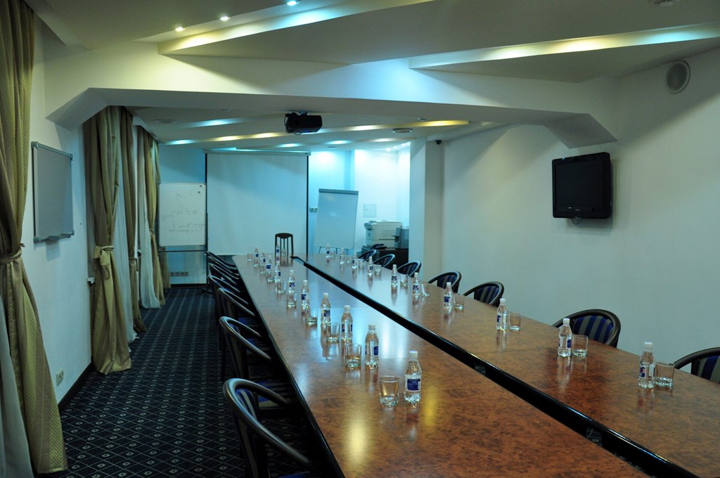 Moscow Holiday Hotel: Conferences