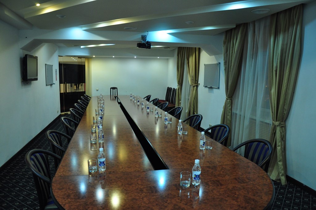 Moscow Holiday Hotel: Conferences