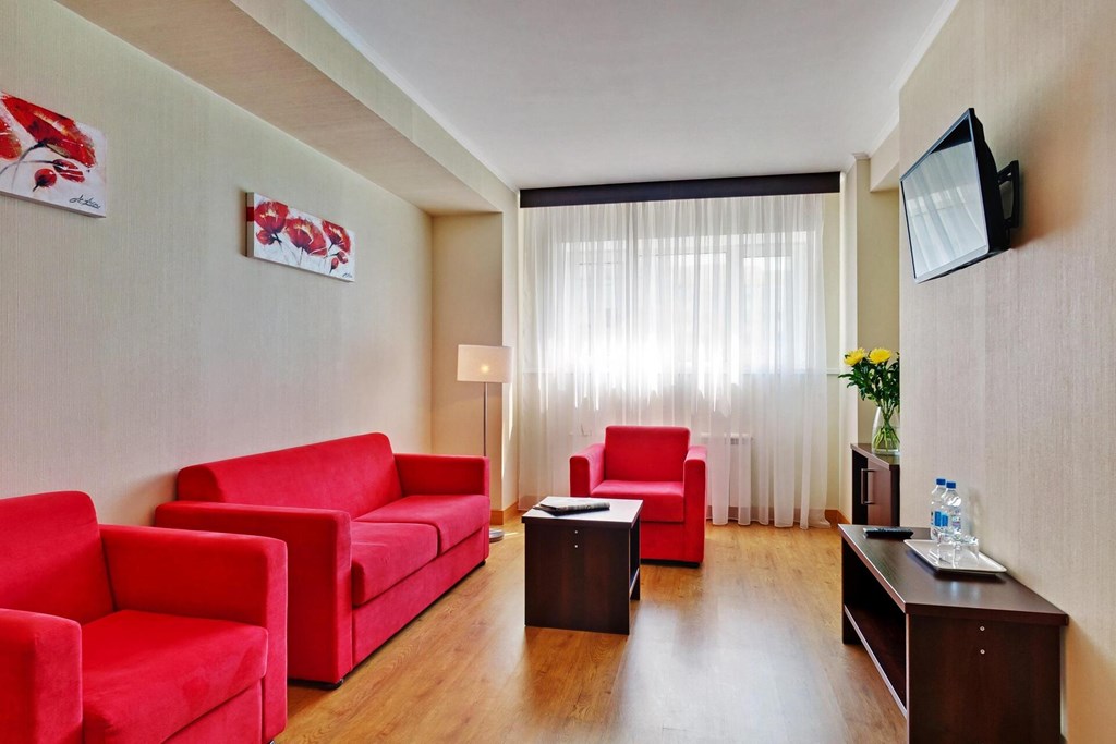 Sevastopol Modern: Room FAMILY ROOM TWO BEDS