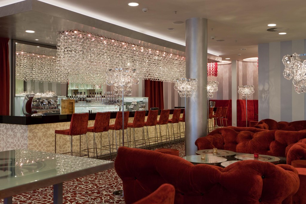 Crowne Plaza St. Petersburg Airport: Bar