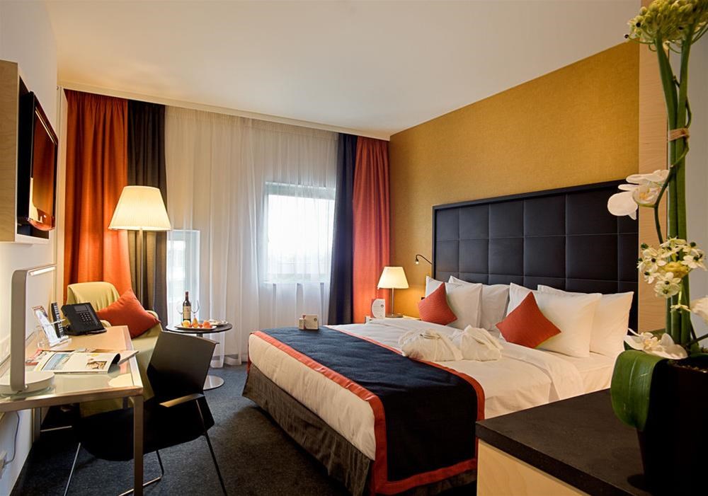 Crowne Plaza St. Petersburg Airport: Room