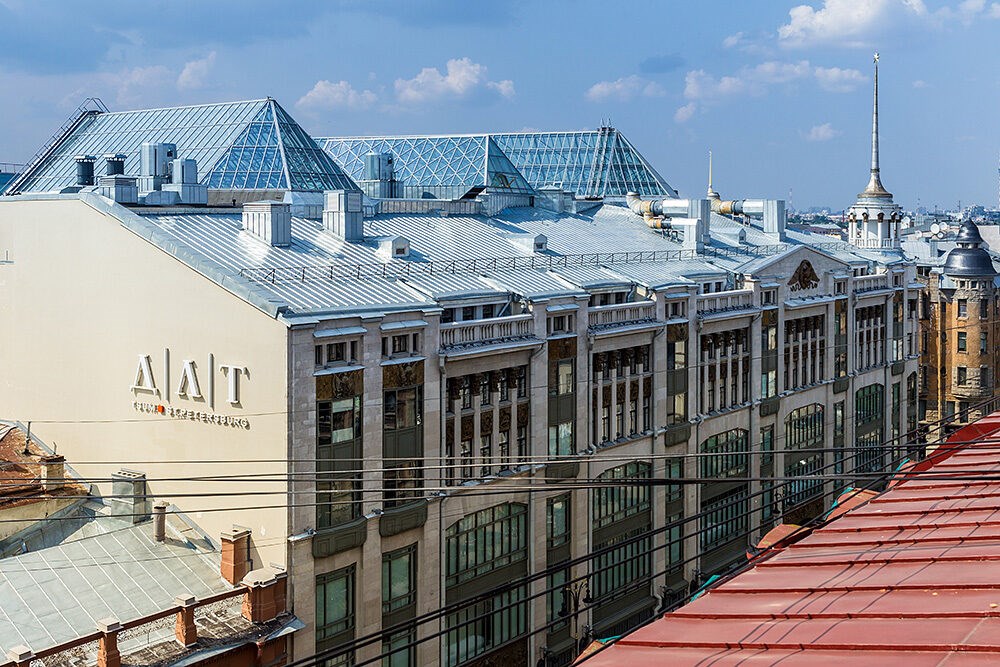 Nevsky Art Hall: General view