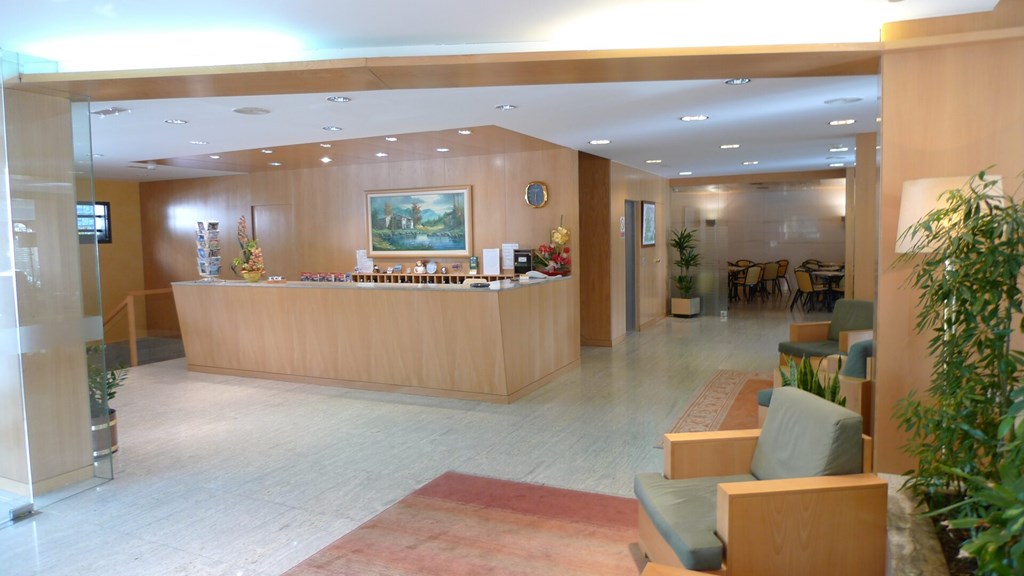 Evenia Coray: Lobby