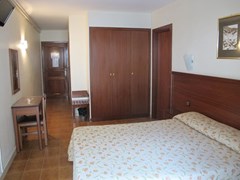 Evenia Coray: Room - photo 21