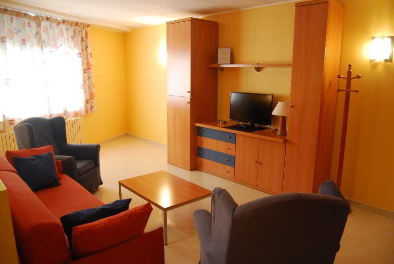 Del Meligar: Room APARTMENT CAPACITY 6 TWO BEDROOMS