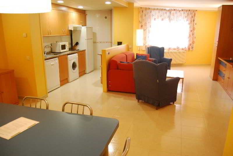 Del Meligar: Room APARTMENT CAPACITY 6 TWO BEDROOMS