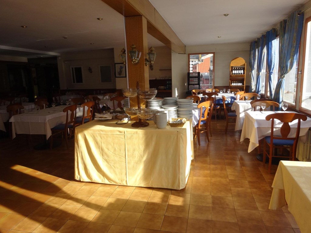 La Mola: Restaurant