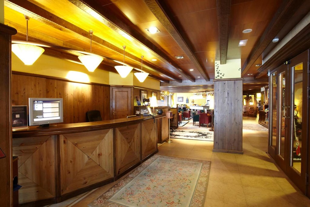 Ski Plaza: Lobby