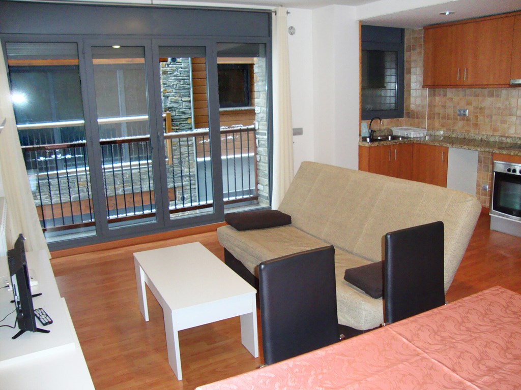 Apartamentos Canillo Les Moles 3000: Room APARTMENT CAPACITY 8 THREE BEDROOMS