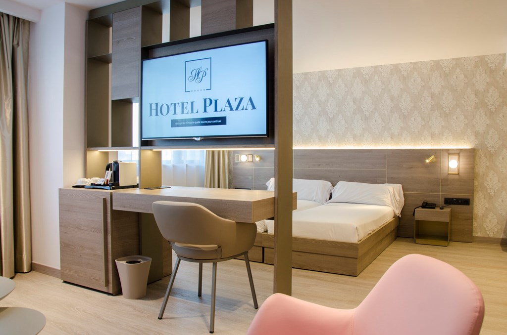 Plaza: Room TRIPLE DELUXE PREMIUM