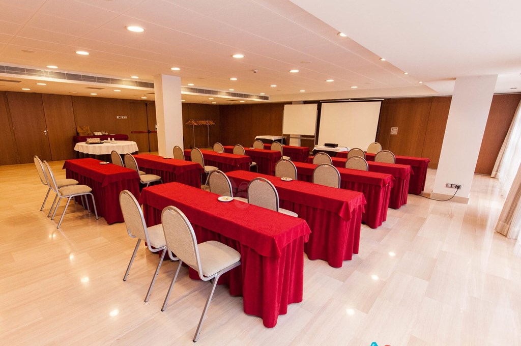 Centric Atiram Hotel: Conferences