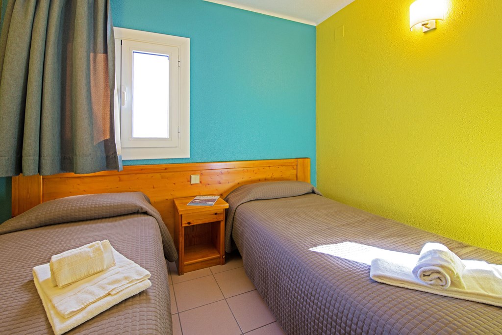 Giberga Apartments: Room APARTMENT CAPACITY 4 THREE BEDROOM