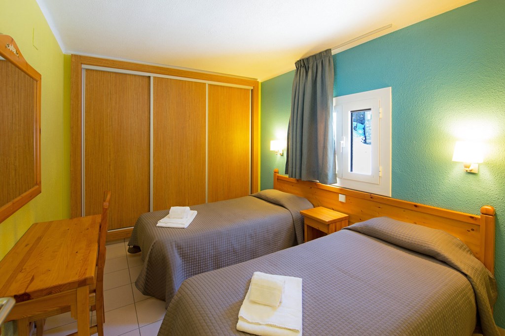 Giberga Apartments: Room APARTMENT CAPACITY 5 THREE BEDROOM