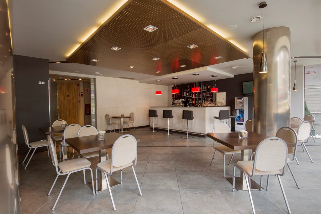 Mola Park Atiram Hotel: Bar